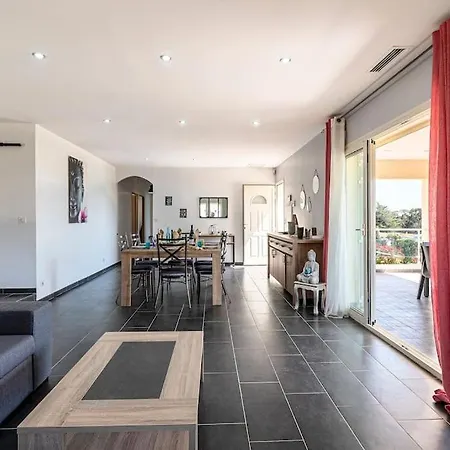 Piscine 6 Personnes-3 Chambres-climatisee 比古里亚