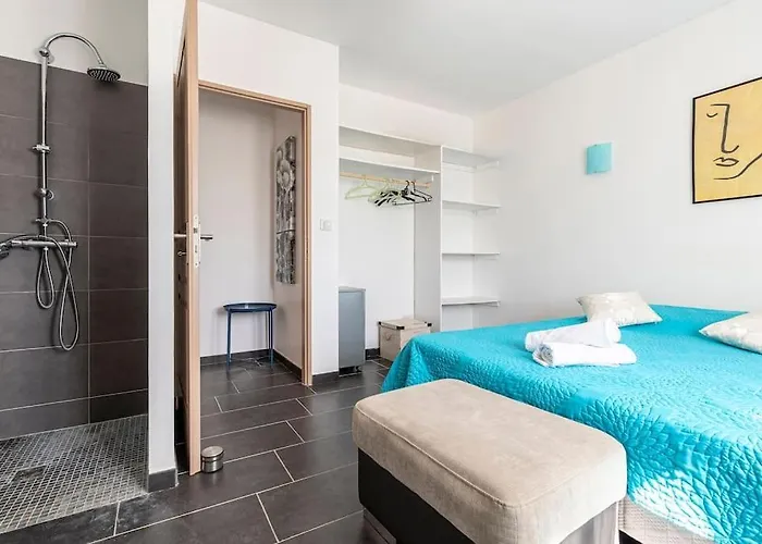 Piscine 6 Personnes-3 Chambres-climatisee