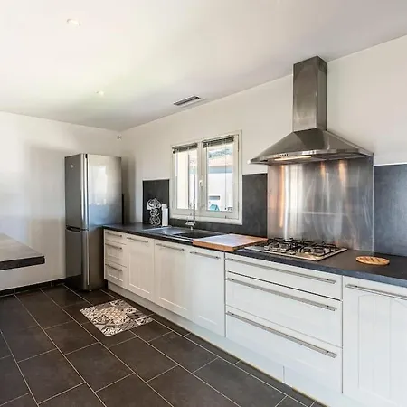 Villa Piscine 6 Personnes-3 Chambres-climatisee *