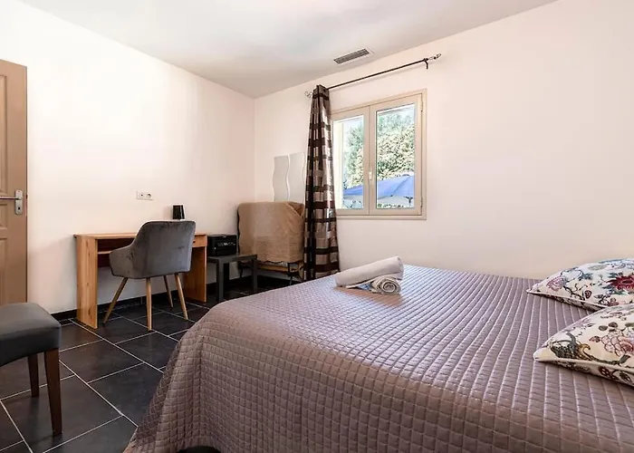 Piscine 6 Personnes-3 Chambres-climatisee Biguglia (Corsica)